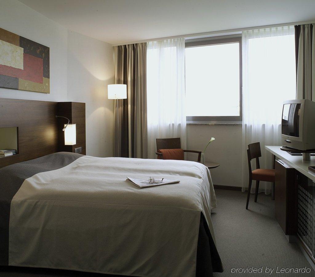 Nh Frankfurt Niederrad Hotel Frankfurt am Main Phòng bức ảnh
